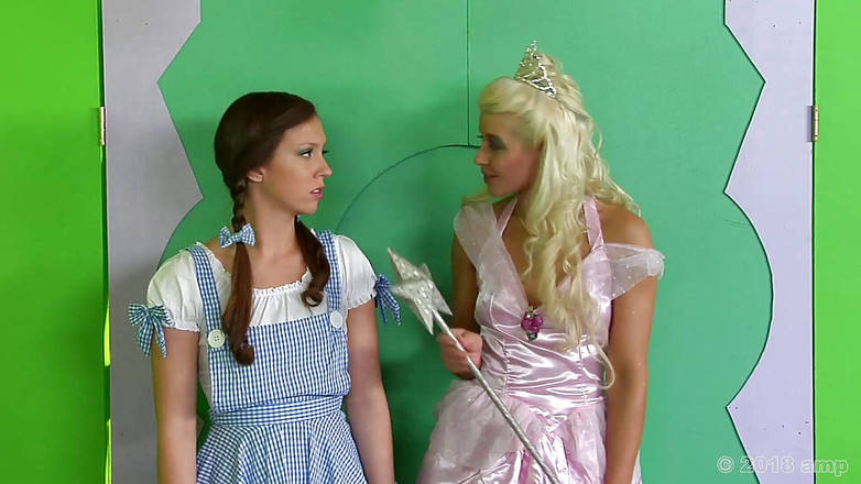 Adventures In Pornland: Pas le magicien d'Oz XXX - S7 - Anikka Albrite, Maddy O'Reilly,...