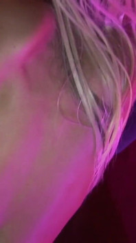 Stacey'nin büyük göğüsleri zevkle kaplı