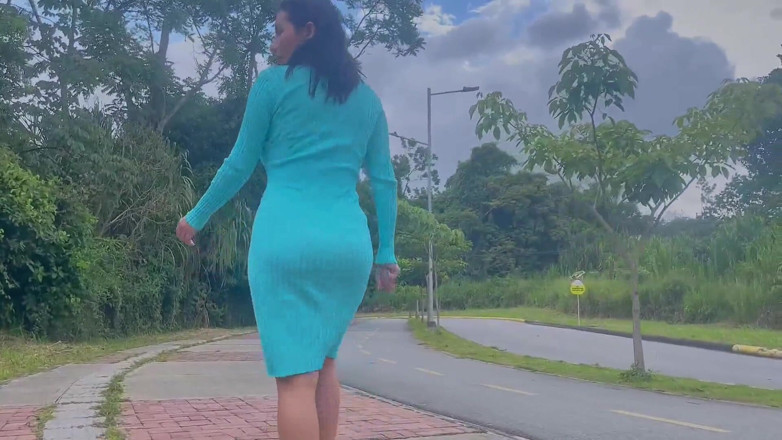 Jenifer Play: Voy a caminar y chico de la calle me folla...