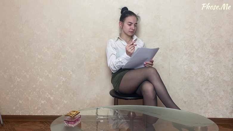 Pantyhose me porn videos: Amber se svléká ze svého oblečení po dlouhém dni v...