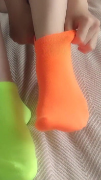Meus Pés Estão Em Meias Coloridas Incompatíveis Por Prazer - Hot Sockjob