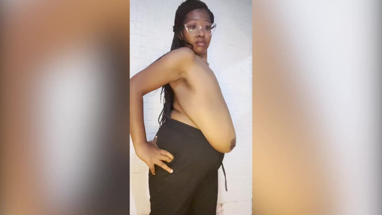 Angel Big B: Moviendo Las Tetas Como Te Gusta