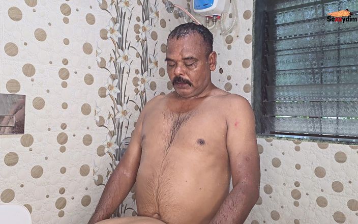 Kilash: Un couple indien danse à poil dans la salle de bain