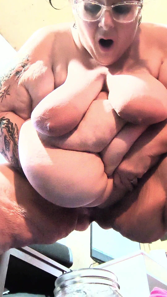 HerculesnVENUS: Il master vuole che la ascolti e squirta in una...