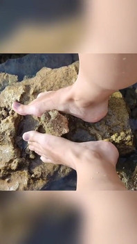 Footjob di Laut