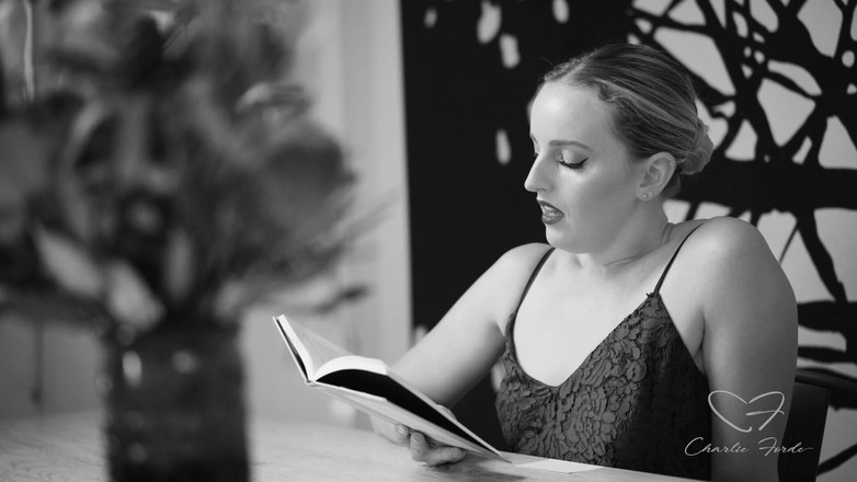 CharlieForde: チャーリー・フォード、アンバー・ムーアをフィーチャーしたヒステリック文学への頌歌