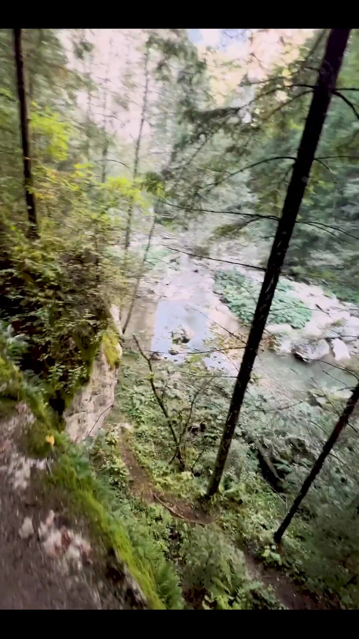 Luna and Sage: Quickie Gunung Spontan, Pasangan Awam Di Luar