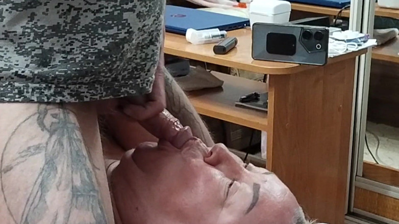 Zona901: Szarpię mojego penisa, aby nakarmić moją teściową spermą