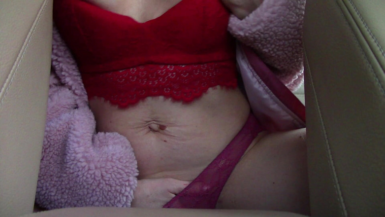 AnnaHomeMix: Mi accarezzo la figa in un taxi e non posso...