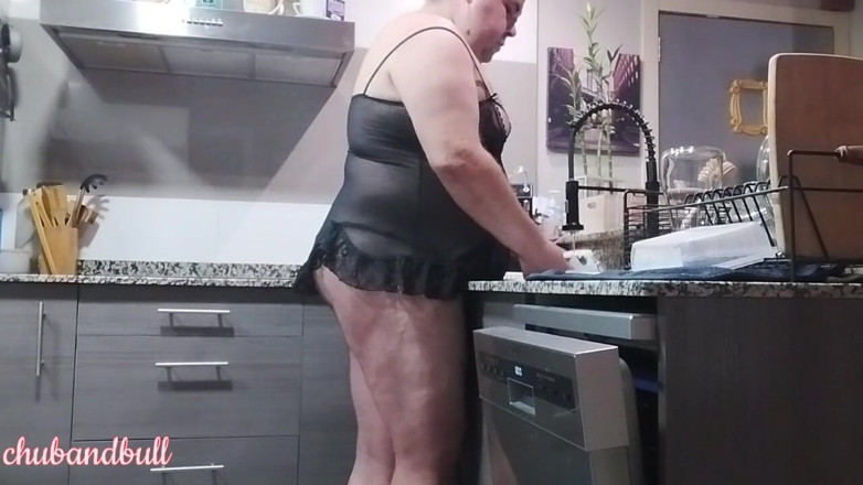 Chub_Bull: お皿を掃除する弱虫