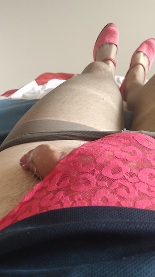 Cindy Belfast: Taytlı ve pembe topuklu muhteşem sissygasm