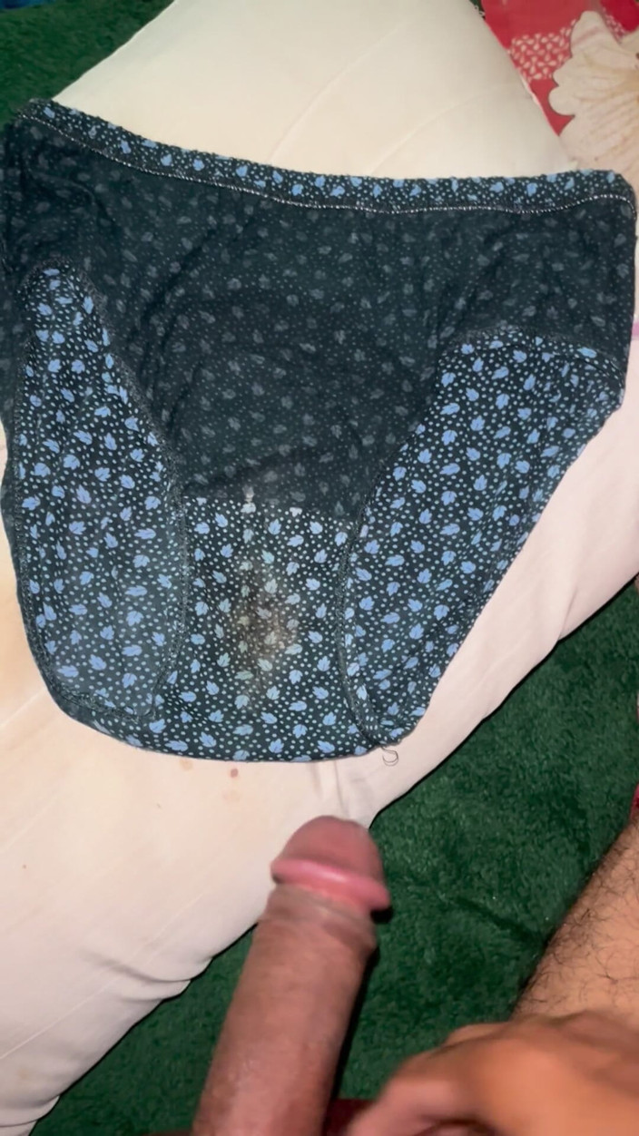 Cumlover35804: 내 처녀 이복 언니를 익스트림 더러운 속옷으로 사냥해