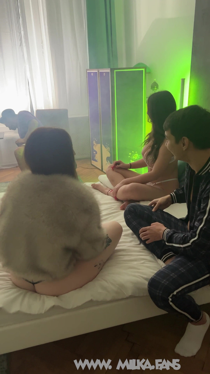Milana Milka: ティーンセックス乱交プレパーティー