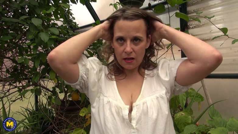 Mature NL: Naughty Mature MILF Indigo Is Having a Lot of Fun...