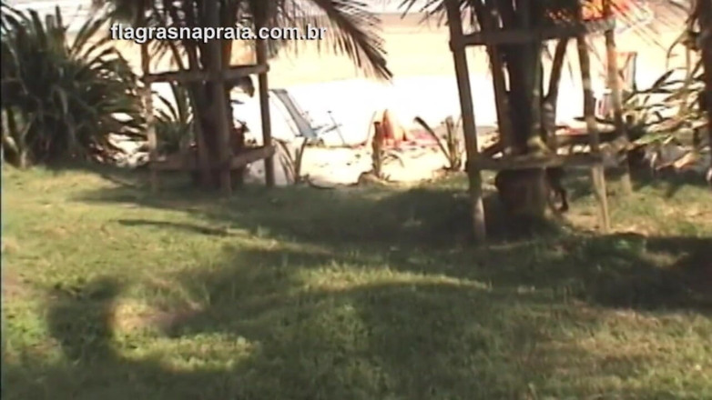 Amateurs videos: 素晴らしいブロンドとブルネットは、ブラジルのヌーディズムのビーチで裸で日光浴を取ります