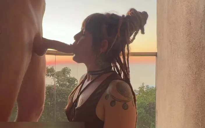 Olivia Jarden: Warming My Pussy in the Sun + Blowjob