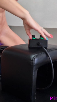 Tante imut amatir lagi asik muasin memeknya pakai mesin seks sybian