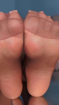 Shiny Pantyhose Feet