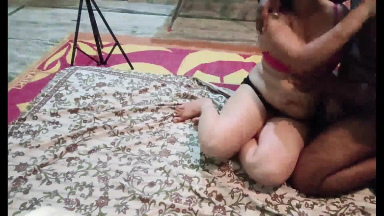 Sexy sindu: Amateur Desi Indian Couple Having Sex at Night