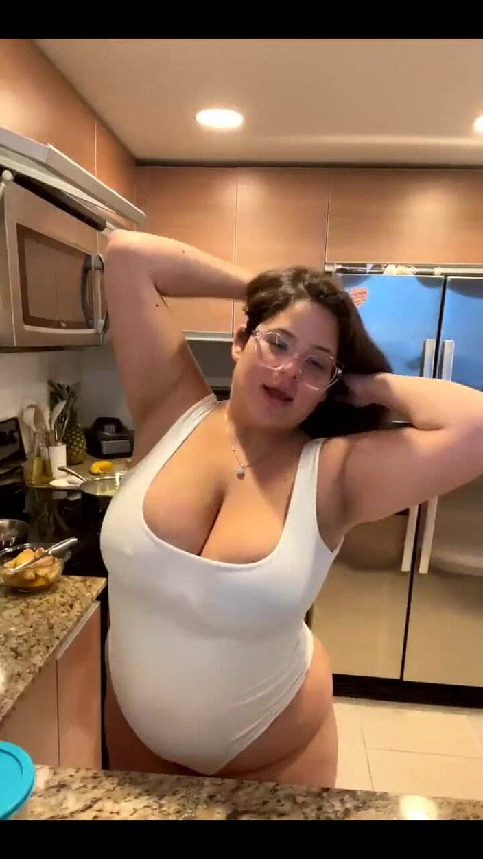 Dani Valentina:  Соло-кам-шоу на кухне 