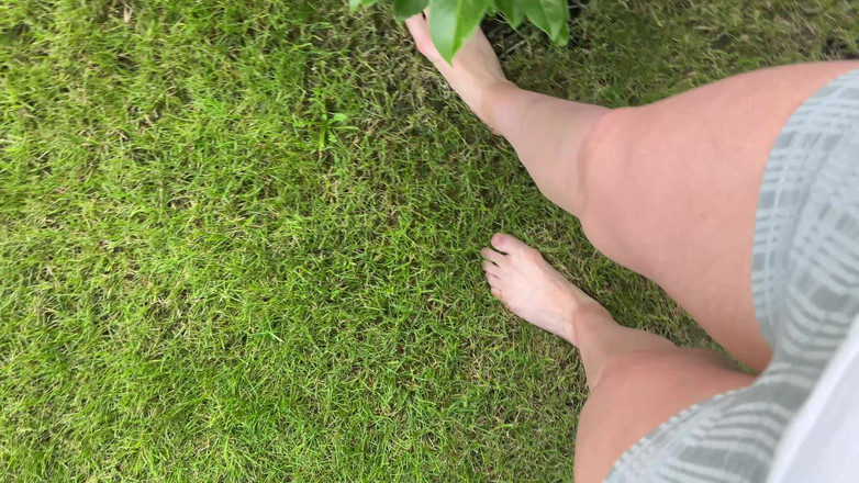 Feet: Хождение босиком по траве