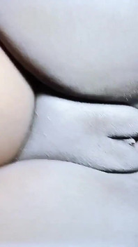 Baiser son cul supercuhbby me fait la baiser dans la chambre d’hôtel