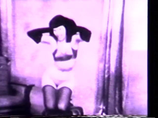 Vintage Usa: Sexy vintage MILF does her dancing show