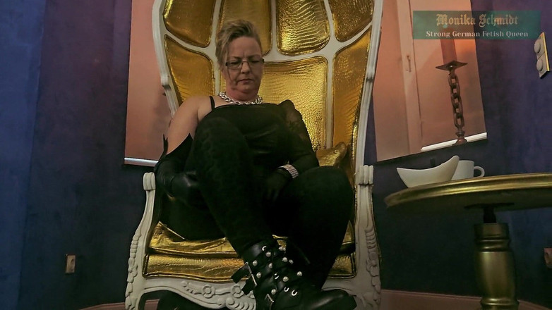 Strict Senz: Monika Schmidt 女主调教吐口水，被狠口头羞辱