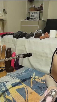 Dlouhé dildo velmi hluboko v zadku
