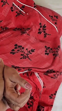 La cameriera arrapata sunita è stata scopata dal suo capo
