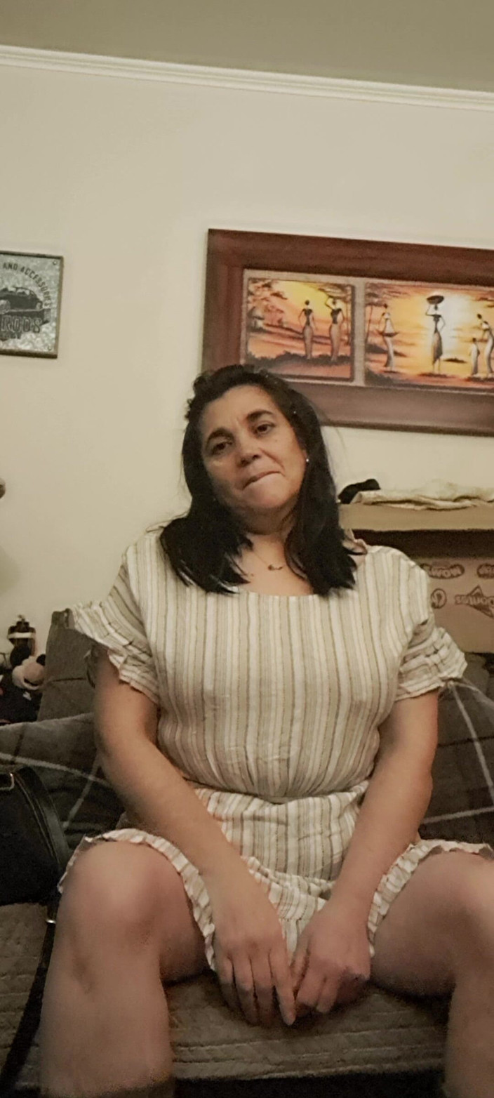 Mommy big hairy pussy: MILF継母ロールプレイ。