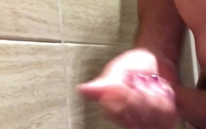 Sissy Paige: Melancap di bilik mandi