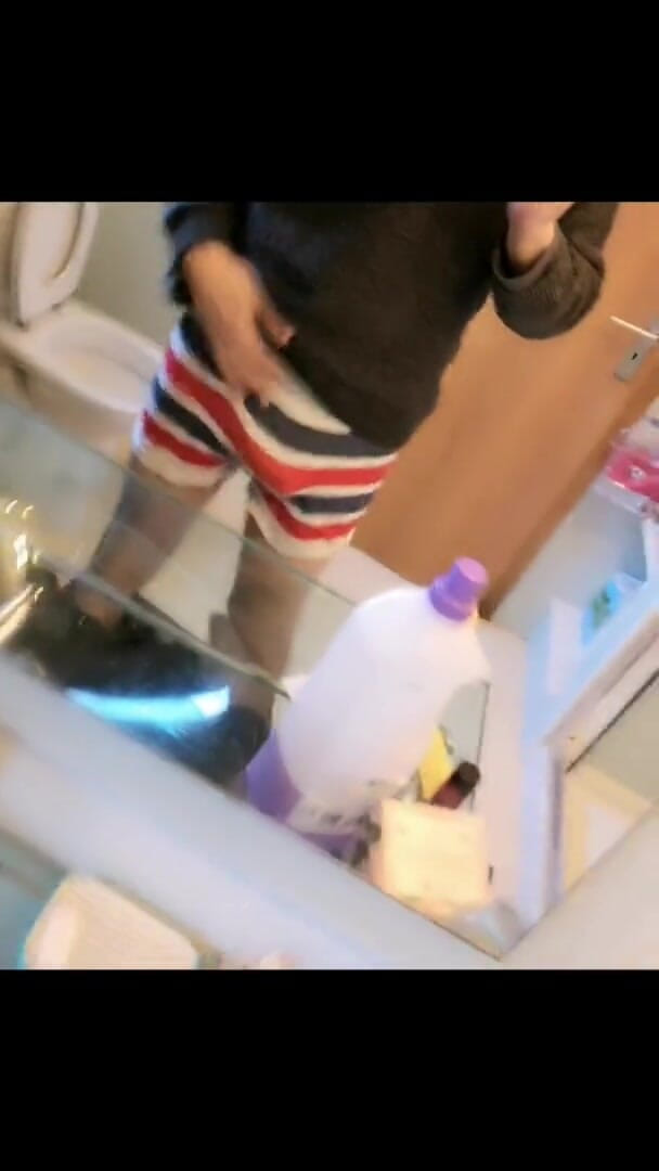 Rafael Torreano: イケメンが鏡の前でうめきながらオナニー