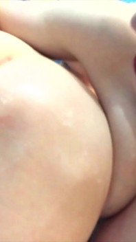 Kırmızı xxx ve lucy gresty oyuncaklarını duşta sikiyor