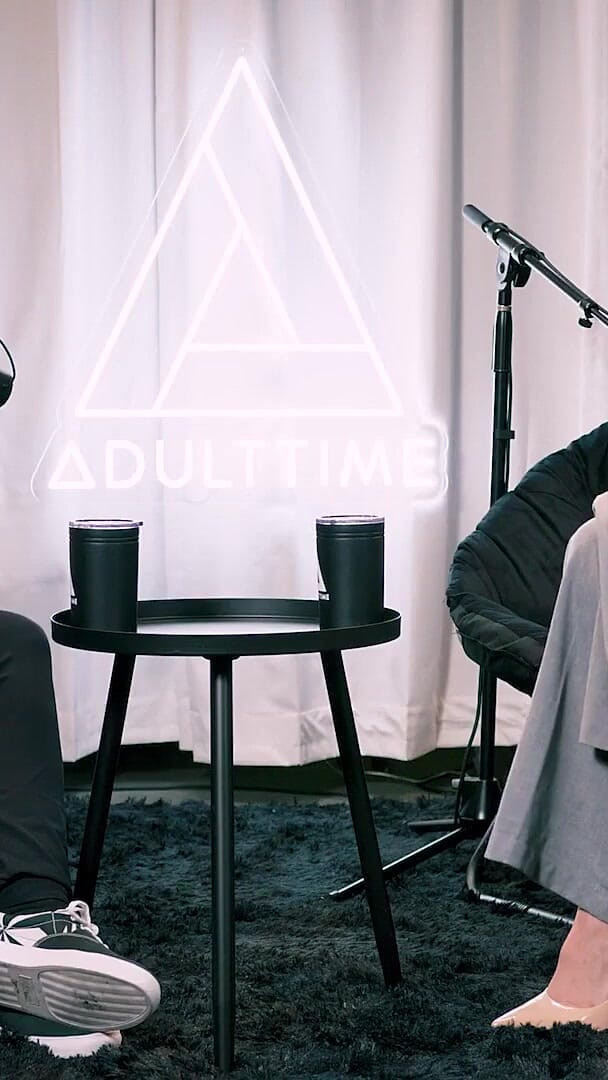 Adult Time Podcast: Freya Parker: 밀프, 레즈, 정서적 오르가즘 | 성인 시간 팟 캐스트