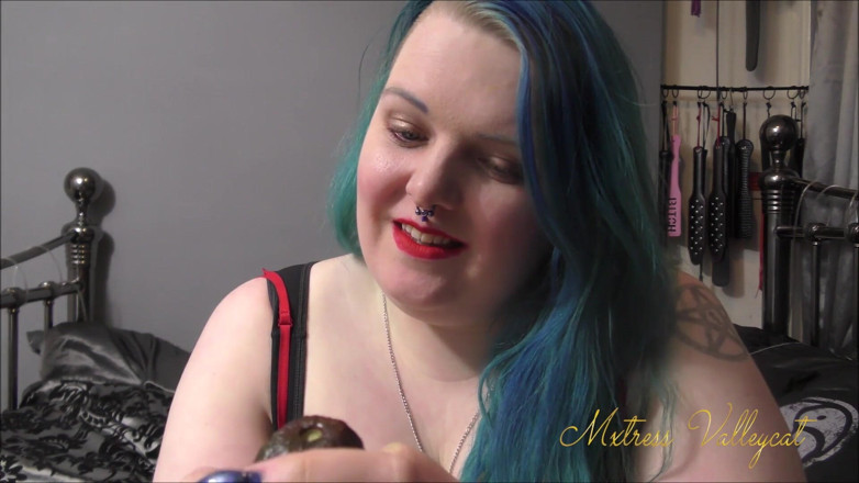 Mxtress Valleycat: Blue cat eye nails tear avacado