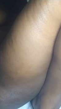 Fată indiancă desi nigeriană crezi că ai unealtă care mă poate face fericit ca acest castravete, videoclipuri porno XXX