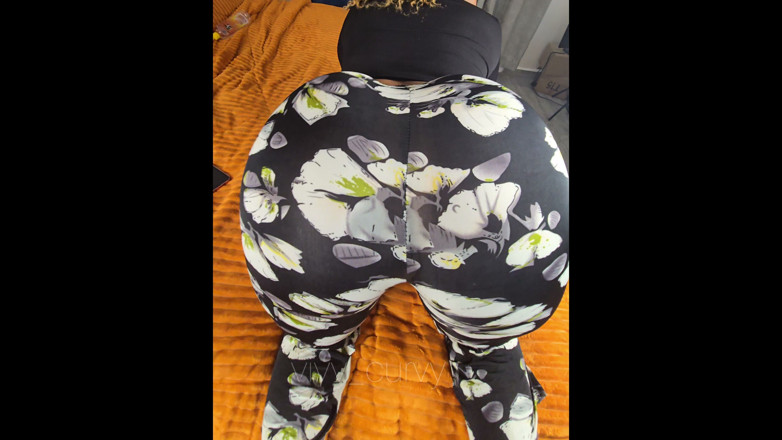 Solo big ass: Voluptuous Assclap.