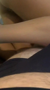 Muie în ciorapi de lumină și tocuri de o mamă sexy foarte curvă și însetată de spermă