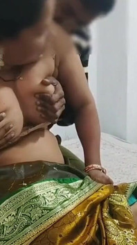 Hintli üvey oğlu üvey annesini sikiyor ve ilk kez anal sikişmeye çalışıyor