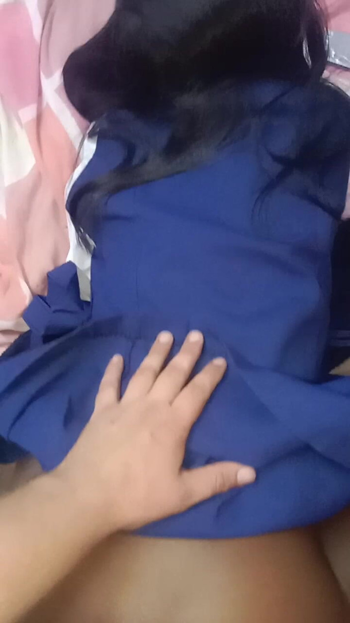 hothouse18xxx: Perempuan jalang berusia 18 tahun di lututnya &amp; dikongkek gaya doggy seperti...