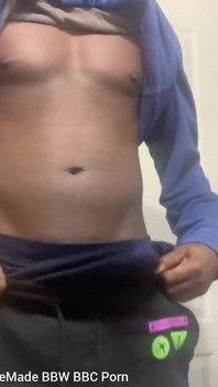 Striptease acariciando meu pau fazendo o moinho de vento