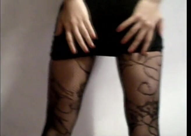 Femdom Austria: Sexy hips teasing in black tights