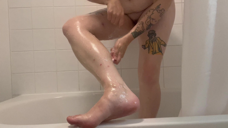 EeveeXo: Holení mých chlupatých nohou ve sprše