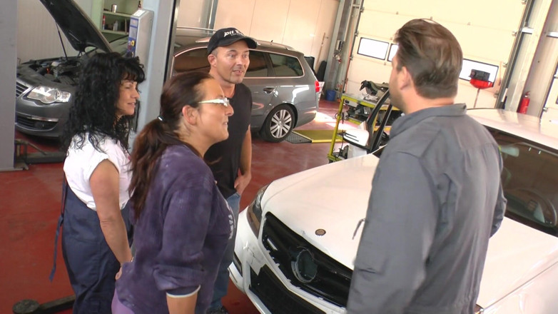 King Of Amateur: The Old Woman at the Body Shop Makes You Enjoy