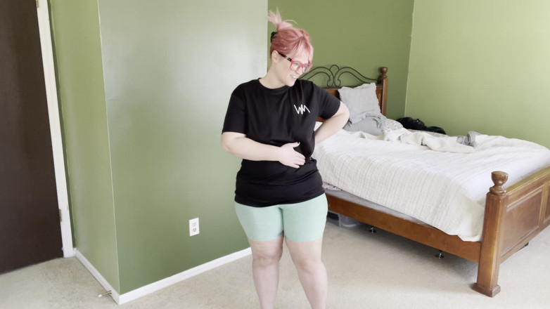 Alice Stoner: 华丽的胖美女脱光衣服并摇晃她的大屁股，然后把你数到高潮