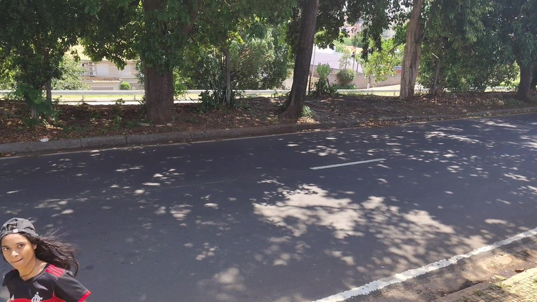 Tiffany Montavani: 兄弟はゲームの準備ができていますか?あなたの異母妹は、ボールを得点するために強く打つと言います、車の中で車を捕まえます。