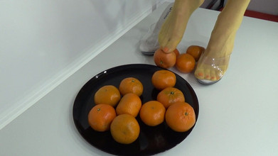 AnnaBUST: Tôi giẫm quýt trong tất nylon