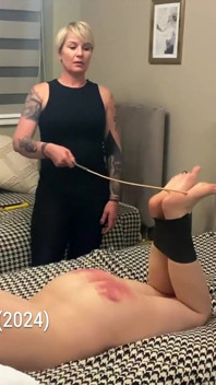 Natte meid stokslagen en Bastinado