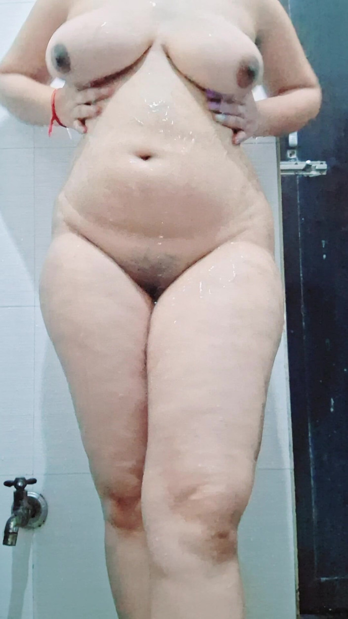 Riyathakur: Desi Girl